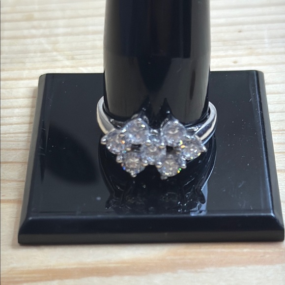 Jewelry - Elegant Silver  Cluster Ring